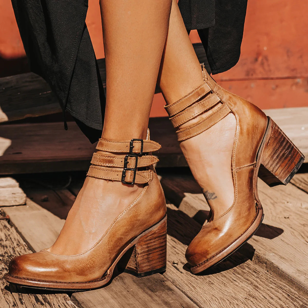 VINTAGE LEATHER STRAP HEELS