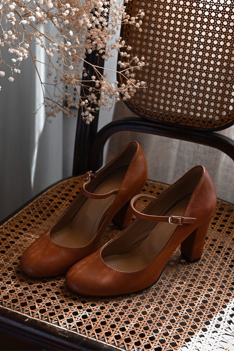 Bravina | Everyday strappy sandals on a small heel