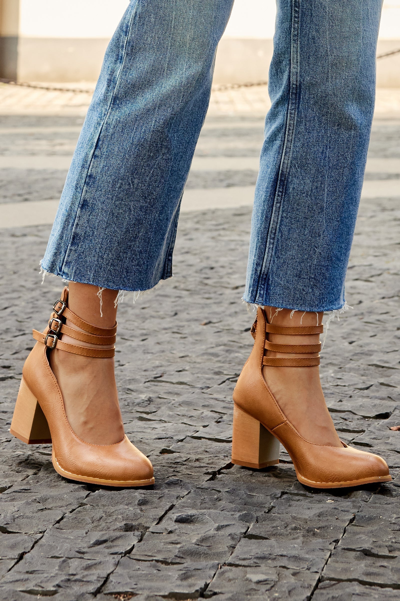 Narella™ | Elegant mid-heel square toe sandals